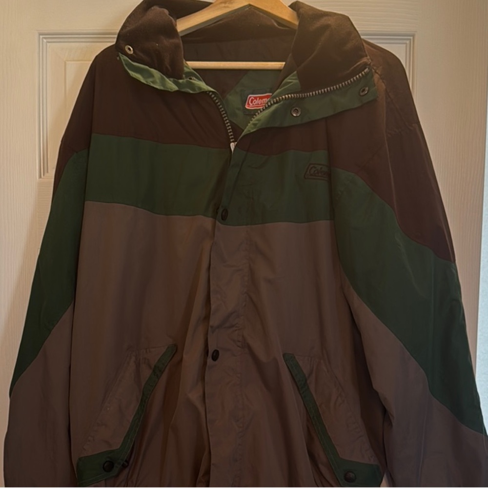 Coleman Colorblock Hooded Jacket Men’s Large - Great for Camping Season!